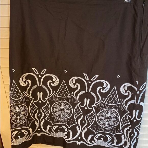 Ann Taylor loft embroided skirt - Picture 3 of 6